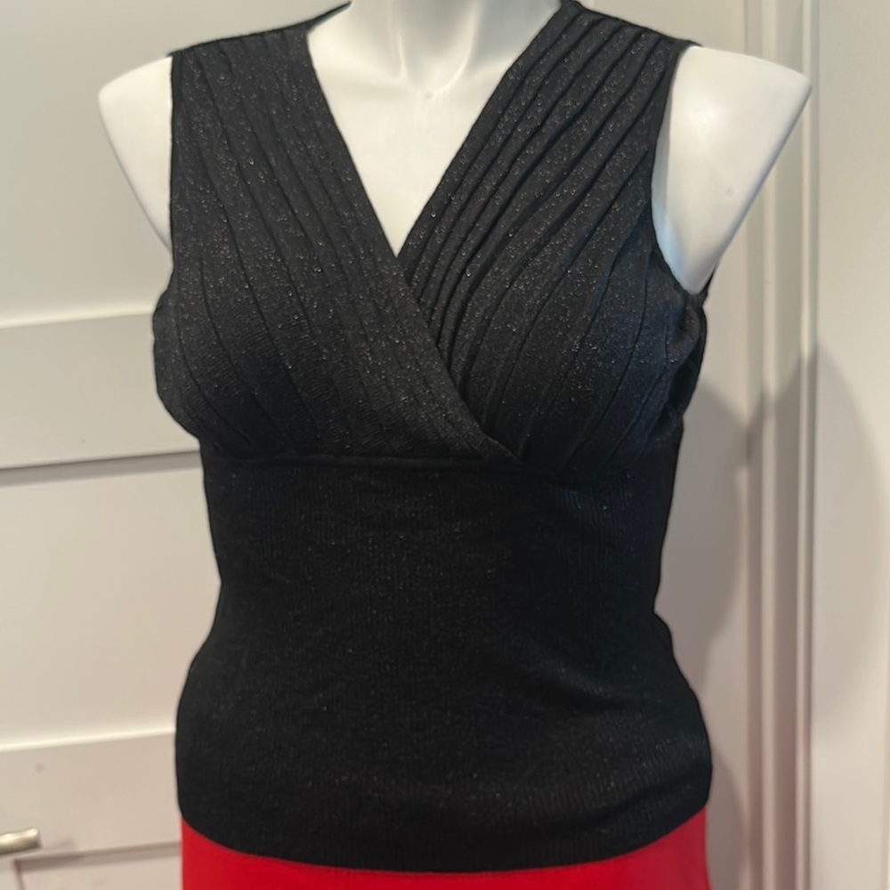 Sparkling Black Ribbed Fitted Sleeveless Tank Top